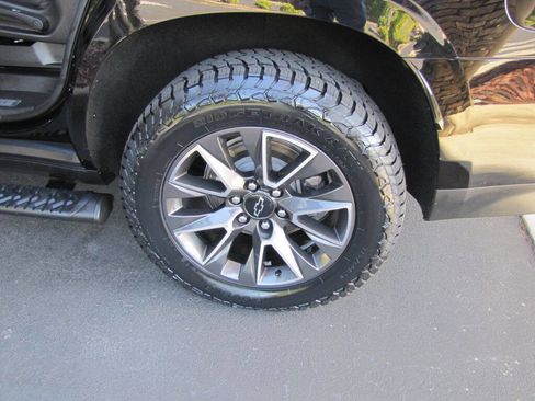 Used 2021 Chevrolet Tahoe Z71 w/ Luxury Package image 33