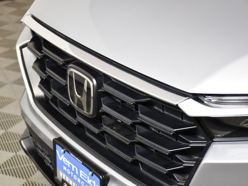 Used 2025 Honda CR-V LX image 11