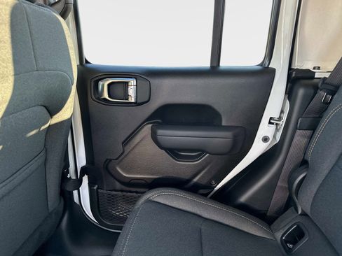 New 2025 Jeep Gladiator Sport image 14