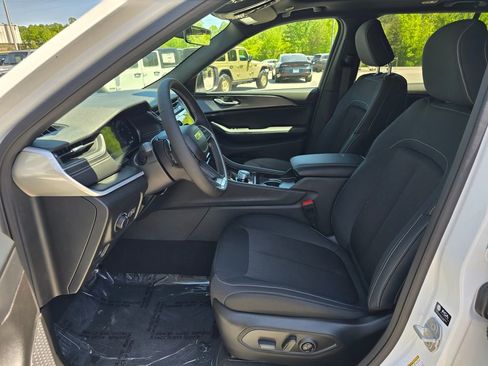 New 2026 Jeep Grand Cherokee Laredo X AWD/4WD image 4