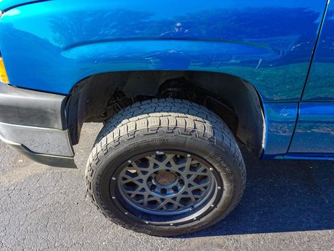 Used 2004 Chevrolet Silverado 2500 LS w/ Snow Plow Prep Package AWD/4WD image 27