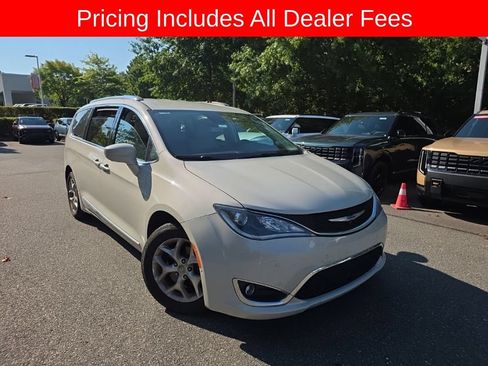 Used 2017 Chrysler Pacifica Touring-L Plus w/ Advanced Safetytec Group FWD image 1