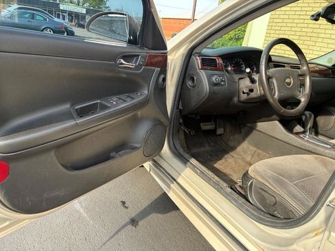 Used 2010 Chevrolet Impala LT FWD image 15