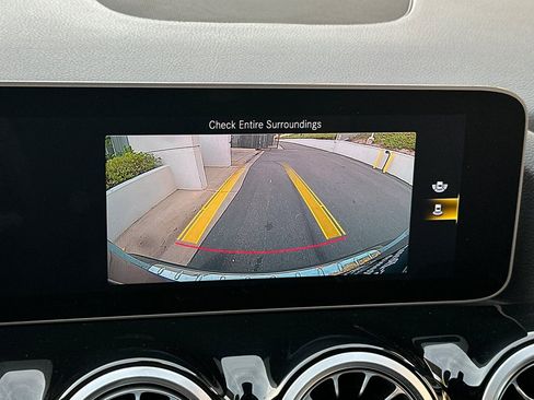 Used 2021 Mercedes-Benz GLA 250 4MATIC image 16