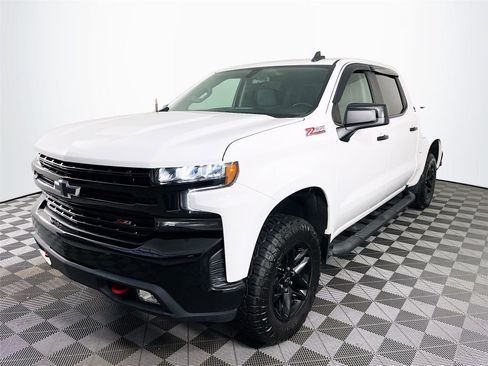 Used 2020 Chevrolet Silverado 1500 LT Trail Boss image 3