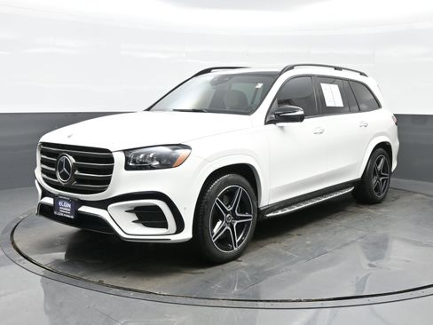 Used 2025 Mercedes-Benz GLS 450 4MATIC image 2