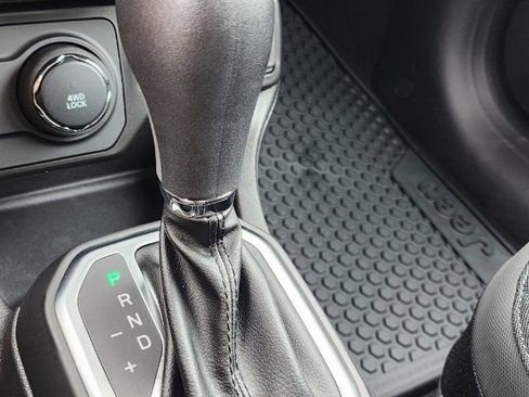 Used 2023 Jeep Renegade Latitude w/ Premium Group image 33