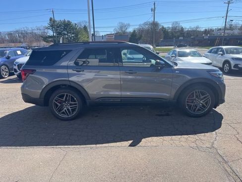 Used 2025 Ford Explorer ST-Line w/ ST-Line Street Pack AWD/4WD image 19