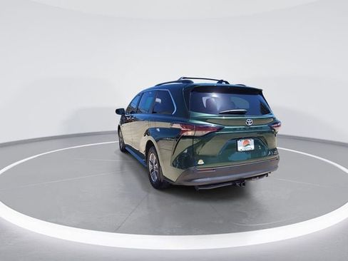 Used 2024 Toyota Sienna XLE image 7