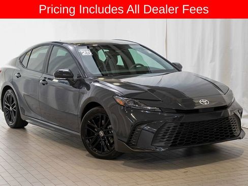 Certified 2025 Toyota Camry SE FWD image 1