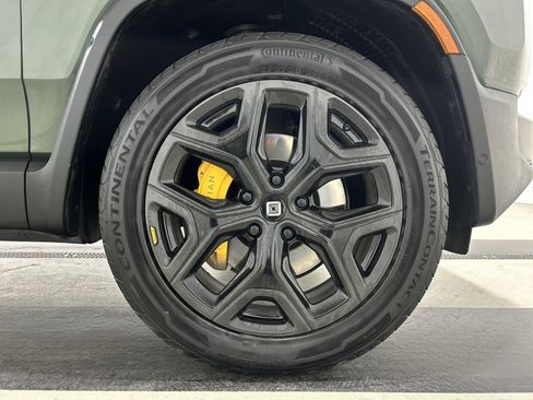 Used 2023 Rivian R1S Adventure image 11