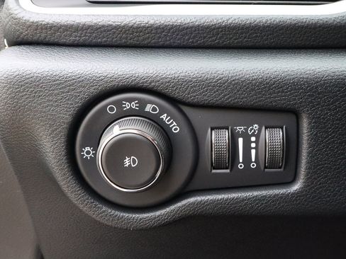 New 2026 Chrysler Pacifica Select image 12