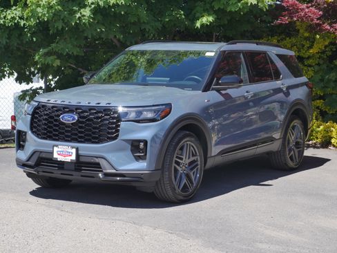 Used 2025 Ford Explorer ST-Line w/ Premium Package AWD/4WD image 2