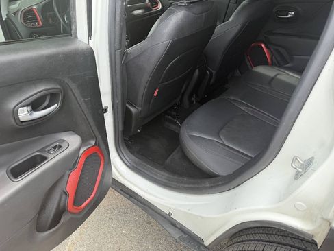 Used 2016 Jeep Renegade Trailhawk w/ Premium Trailhawk Package AWD/4WD image 21