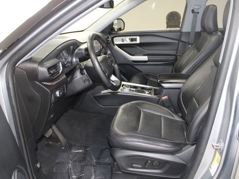 Used 2021 Ford Explorer Limited w/ Equipment Group 301A image 22