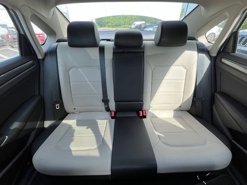 Certified 2020 Volkswagen Passat 2.0T R-Line FWD image 28