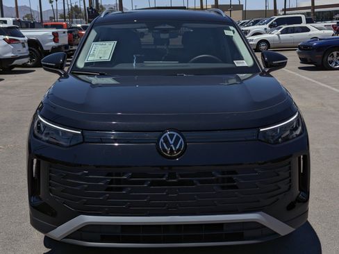 Used 2025 Volkswagen Tiguan SE FWD image 6