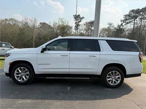 Used 2023 Chevrolet Suburban Premier AWD/4WD image 46