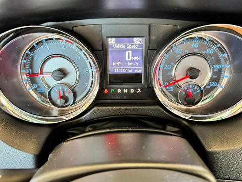 Used 2014 Chrysler Town & Country Touring FWD image 13