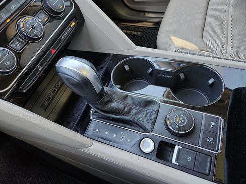 Used 2021 Volkswagen Atlas SEL Premium image 12