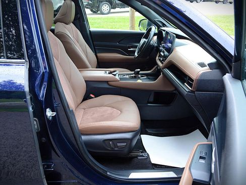 Used 2025 Toyota Grand Highlander AWD Hybrid image 20