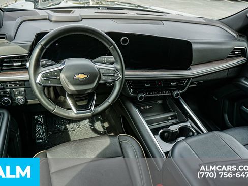 Used 2025 Chevrolet Suburban Premier AWD/4WD image 28