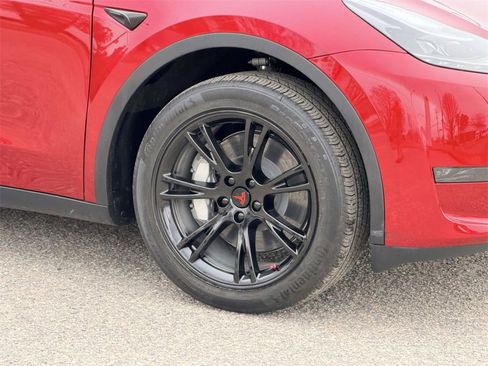 Used 2024 Tesla Model Y Long Range image 25