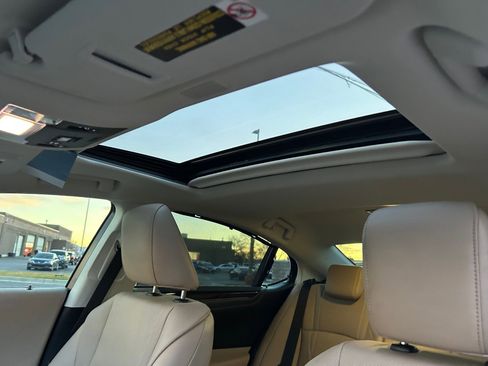 Used 2021 Lexus ES 300h Ultra Luxury image 30