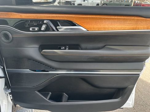 Used 2022 Jeep Grand Wagoneer Series III image 41