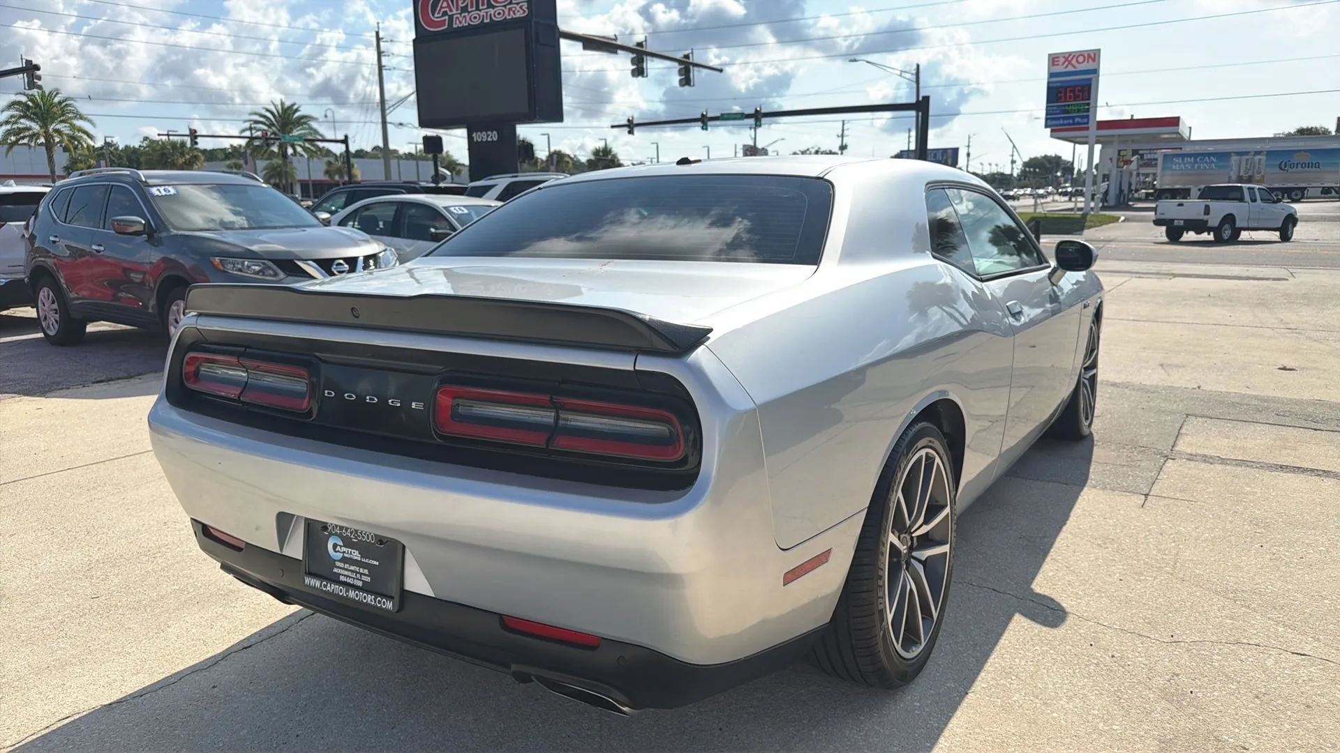 Used 2023 Dodge Challenger R/T RWD image 5