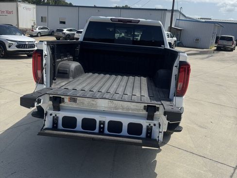 Used 2023 GMC Sierra 1500 Denali w/ Technology Package AWD/4WD image 9