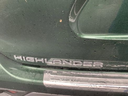 Used 2025 Toyota Highlander Platinum image 8