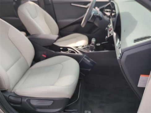 New 2025 Kia Niro EX Touring image 32
