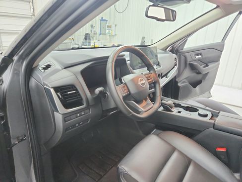 Used 2025 Nissan Rogue SL w/ SL Premium Package AWD/4WD image 19