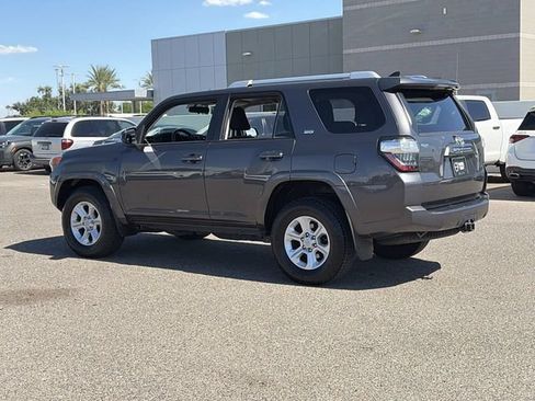 Used 2018 Toyota 4Runner SR5 AWD/4WD image 8