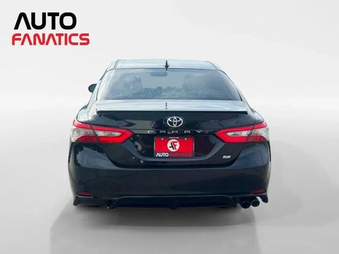 Used 2019 Toyota Camry SE w/ Convenience Package FWD image 4