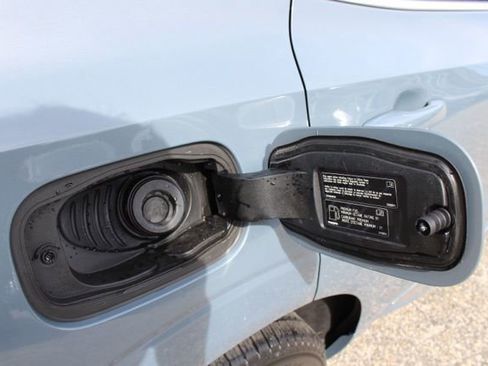 Certified 2023 Volvo XC60 B5 Plus AWD/4WD image 19