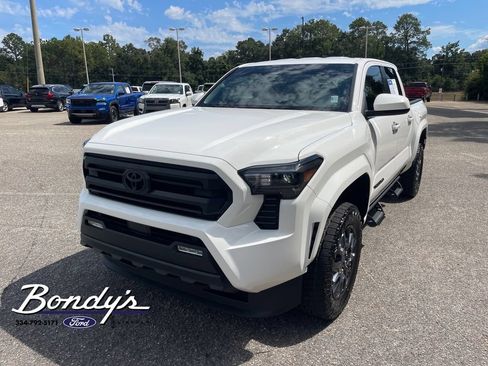 Used 2024 Toyota Tacoma SR5 AWD/4WD image 3