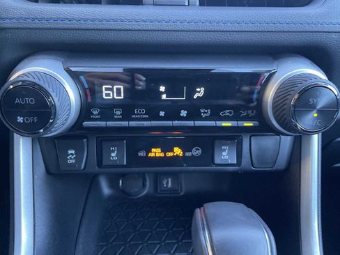 Used 2024 Toyota RAV4 SE image 12