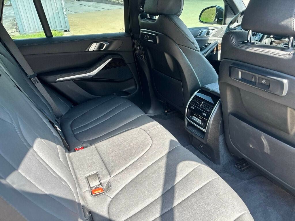 Used 2021 BMW X5 xDrive40i w/ Convenience Package AWD/4WD image 19