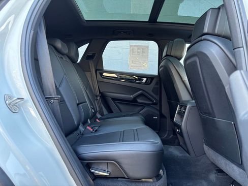 Certified 2021 Porsche Cayenne AWD/4WD image 16