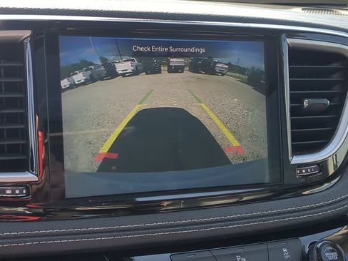Used 2023 Chrysler Pacifica Limited FWD image 25