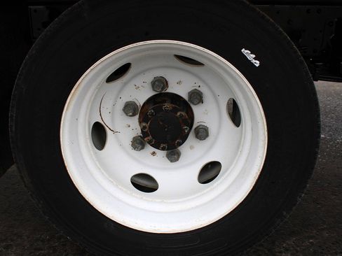 Used 2019 Isuzu NPR image 29