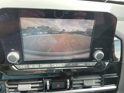 Used 2022 Nissan Pathfinder SV image 22