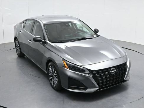 Used 2024 Nissan Altima 2.5 SV FWD image 50