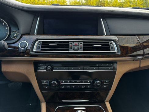 Used 2015 BMW 750Li xDrive xDrive w/ M Sport Edition image 23