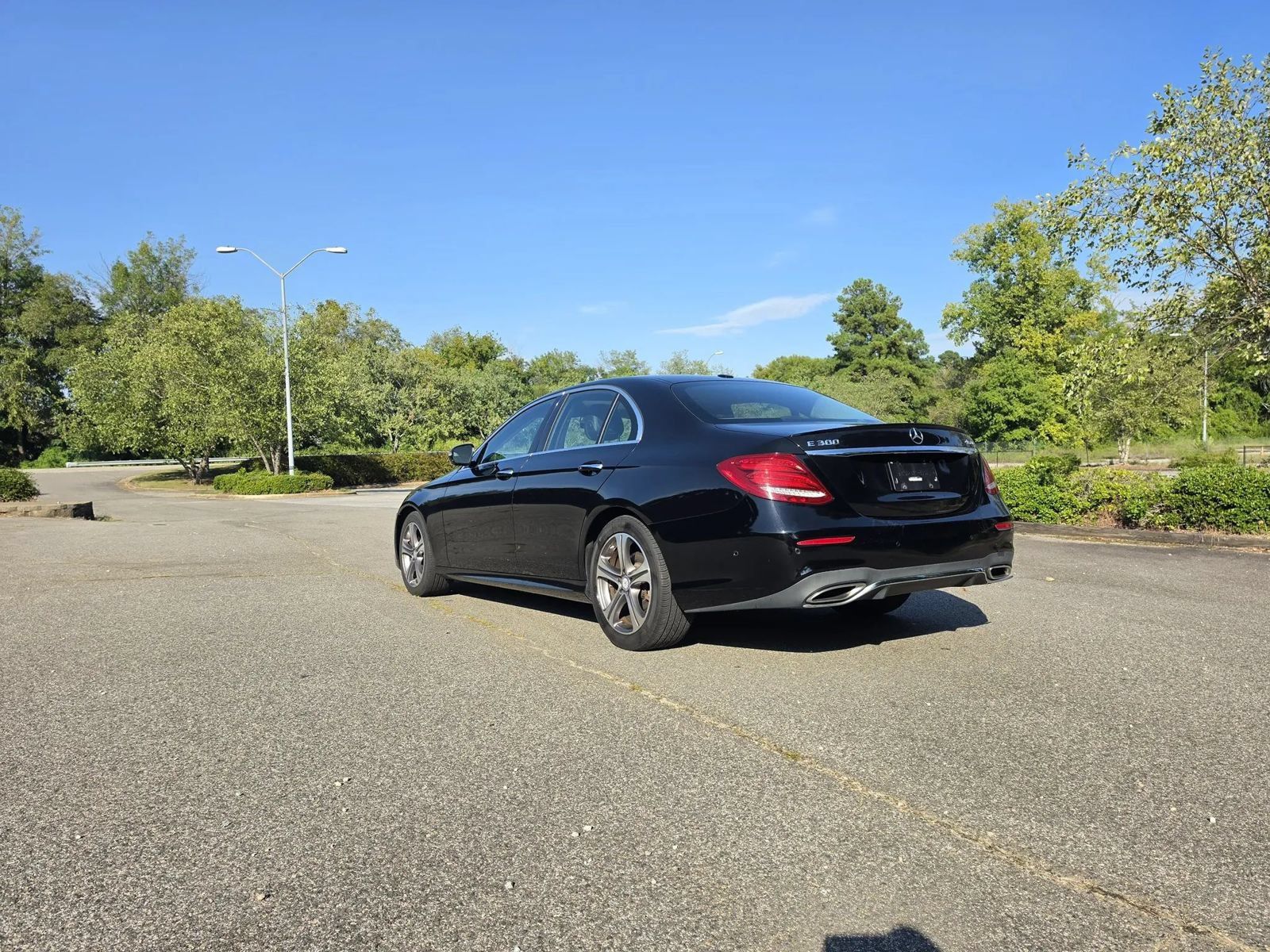 Used 2017 Mercedes-Benz E 300 4MATIC image 7