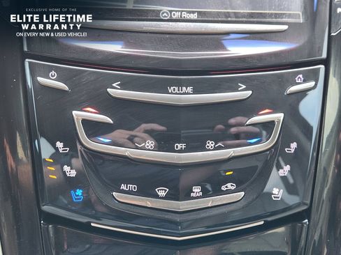 Used 2020 Cadillac Escalade Premium Luxury AWD/4WD image 17