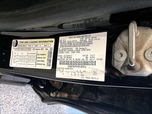 Used 2017 Ford Fusion Titanium FWD image 19