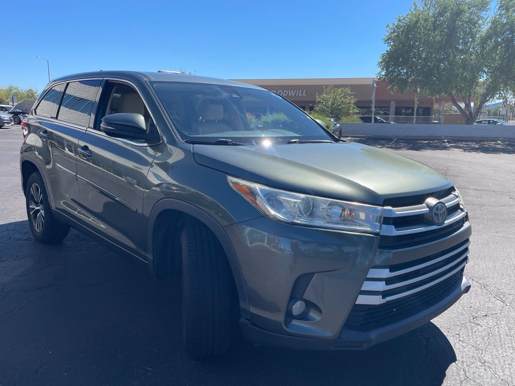 Used 2017 Toyota Highlander Plus FWD image 7